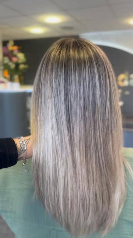 Kühles Blond mit Balayage